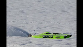 My RC boat running in the snow (4K) ! 😀 ⛄