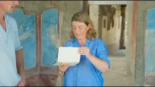 Dan Snow and House of Julia Felix in Pompeii