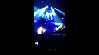 Буйный фанат напал на Джастина Бибера во время концерта