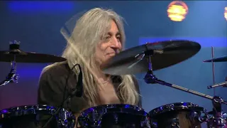 Trumduell mellan Markoolio och Mikkey Dee!