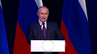 Владимир Путин рассказал об успехах в развитии судебной системы России и обновлении законодательства