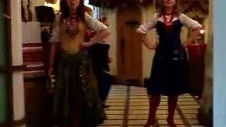 Ukrainian folk song Pidmanula Pidvela