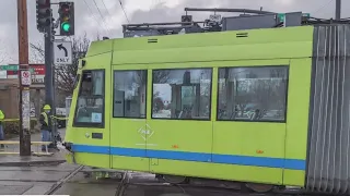 Streetcar derailed after car crash; A, B Loops and NE Weidler Street closed