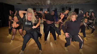 Tempo by @Lizzo  | Choreography performed by @MOMCREW