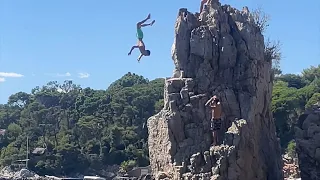 Cliff jumping au Cap d’Antibes alors que on est claqué