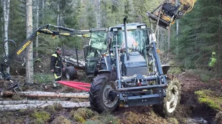 Bärgning av traktor