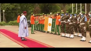 Niger: Deutsche Nationalhymne. Besuch Olaf Scholz