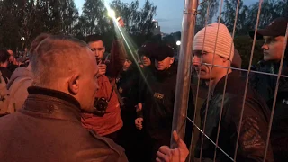 Народ vs охрана в сквере у Драмы Екатеринбург