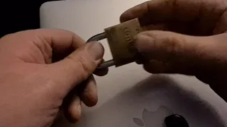 Lock Picking my first proper padlock ABUS N55/40