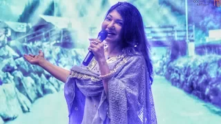 Alka Yagnik Singing LIVE