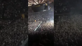 Madison Square Garden sings Robyn