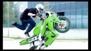Опасные трюки на мотоцикле