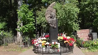 August 15 is the day of memory of Tsoi. The grave of Viktor Tsoi at the Theological cemetery.