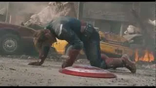 Marvel Los Vengadores - Escena Capitán América y Thor en plena lucha