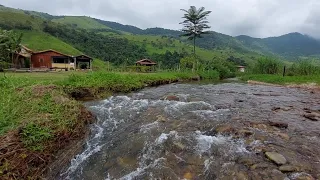 CHÁCARA LINDA!! 27.000m², com rio cristalino passando e rico pomar em Pindamonhangaba/SP