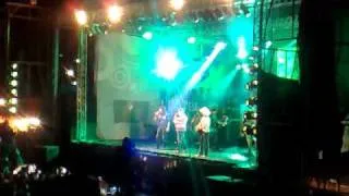 Emilio e Eduardo cantando com Guilherme e Santiago na Expôaraxá 2011