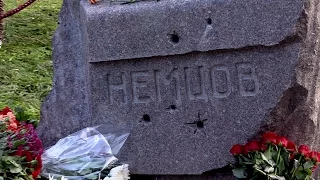 Памятник Немцову на Троекуровском