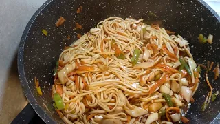 Порадовала себя карасями. А ещё приготовили WOK с кальмарами и Цезарь