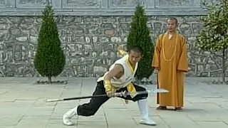 Shaolin Kung Fu weapon: big saber (pu dao)