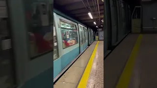 Metro De Santiago | NS-93 N2076 saliendo de Los Heroes