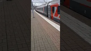 Электровоз ЭП20-065 со скорым поездом 102 сообщением Москва-Адлер