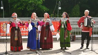 "Во горнице, во светлице" исполняет народный фольклорный ансамбль "Кладезь"