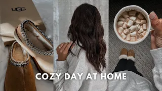 COZY DAY AT HOME 🕯️ tasman ugg slippers, curling my hair, hot cocoa, a rainy & relaxing day at home!