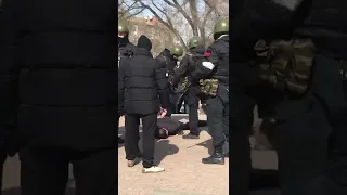 У Бердянську людей, які вийшли на акцію протесту проти окупантів, почали затримувати та бити рашисти