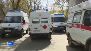 Партийцы поздравили врачей скорой помощи с профессиональным праздником