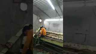 Sheet cutting machine