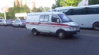 *Wail,Yelp* Gazelle ambulance responding with LED lights