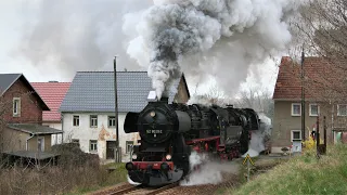 Schwerer Zementzug mit zwei Dampfloks - 52 8029 + 52 8047 auf den Steigungen rund um Nossen