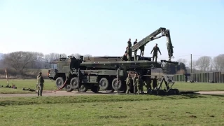 Bundeswehr Manöver Tough Sapper 2013 im Weserbergland Raupe fährt sich im Schlamm fest, Panzer