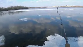 ШОК ВИДЕО!!! Рыбак Спас Мальчика на льдине.