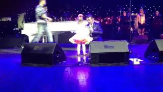 Thomas Anders Crocus City Hall talk with a little girl