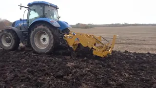 Alpego KEvo 7-300 глибокорозпушувач з трактором New Holland