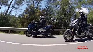 Yamaha T Max 2017  VS  Honda X-ADV