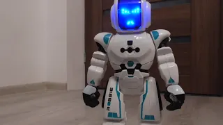 Zdalnie sterowany robot Xtrem Bots - Robbie Hi-Tech Robot #182