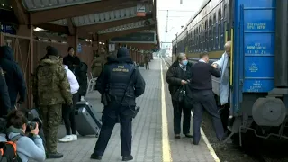 Train carrying Ukrainians fleeing Kyiv arrives in Poland | AFP