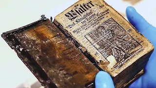 Diese Bibel enthüllt verlorenes Kapitel mit erschreckendem Wissen über den menschlichen Ursprung!