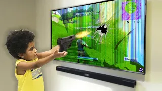 😮 Niño DISPARA a la TV Después de que su Madre APAGARA la WIFI (Fortnite)