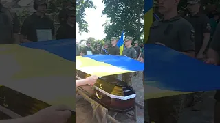 Остання дорога воїна Сергія: у Пулинах прощалися з Героєм, який загинув на передовій