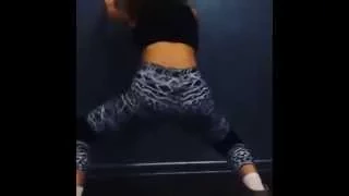 Russian Girl twerking~Обосралась танцуя! Жесть! супертверк