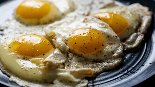 Never Use This Type Of Oil When Frying Eggs and Here's Why