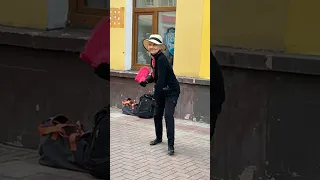 Бабка зажигает на Арбате