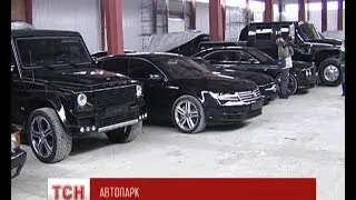 Активісти «Правого сектору» знайшли покинутий склад ексклюзивних авто