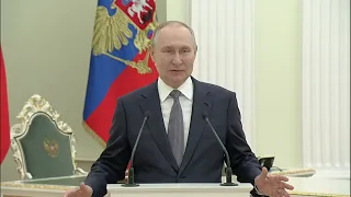 Владимир Путин: Поток тaлaнтов и творчествa в России никогдa не прекрaщaется, в этом силa стрaны