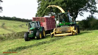 Silaging with John Deere on the Slopes!