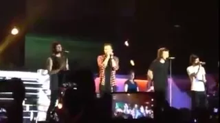 Zayn Malik Last Moments With One Direction At His Last Concert VIDEO