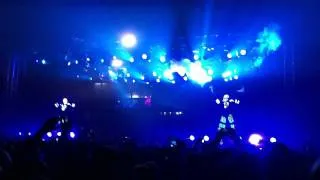 David Guetta 01.10.11 arena Moscow- robots